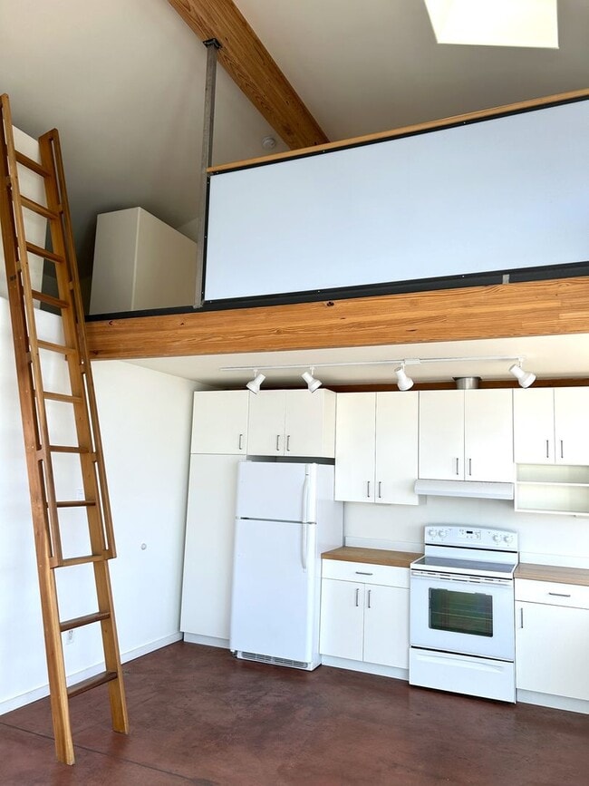 Building Photo - 209 Cornell Dr SE