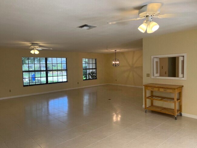 Foto del edificio - 560 W Forest Trail