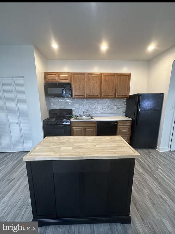 Foto del edificio - 4220 Edson Pl NE