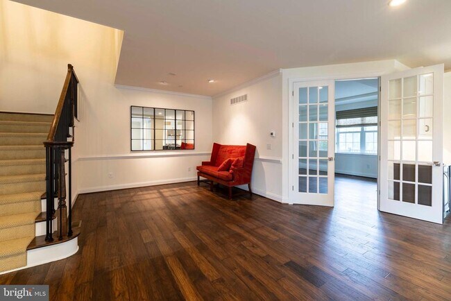 Building Photo - 6098 Creekside Dr