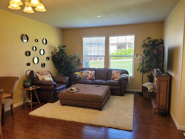 Building Photo - 17022 River Birch Point