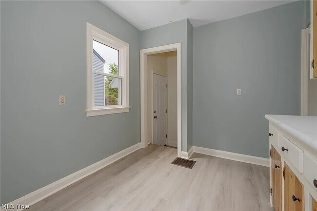 Foto del edificio - 3518 Arnold Ave NW