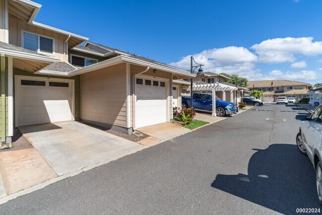 Foto del edificio - $3,100 / 2br - 2BED 2 BATH TOWNHOUSE IN ME...