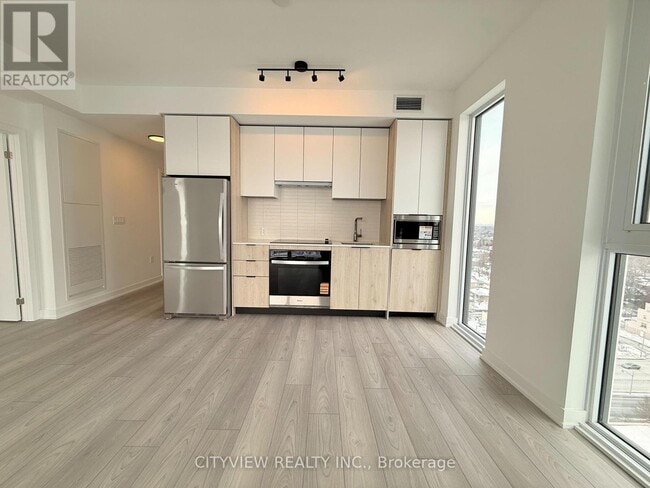 Building Photo - 1007 The Queensway