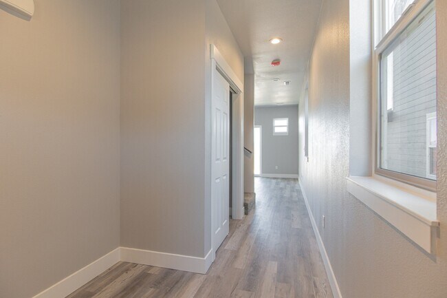 Foto del edificio - 2300 Deerfield Ln