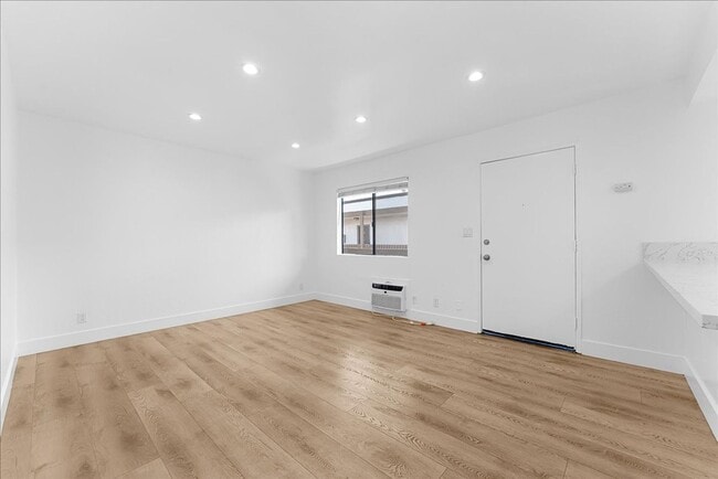 Foto del edificio - 631 E Elk Ave