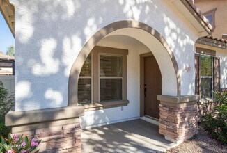 Building Photo - 5817 E Hampton Ave