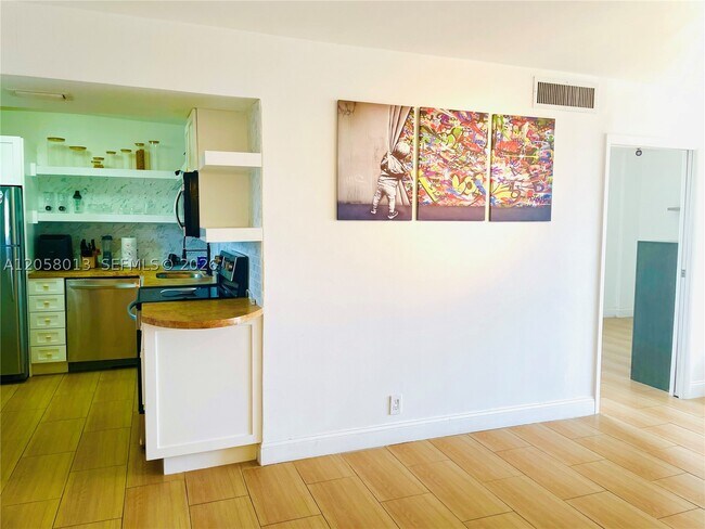 Foto del edificio - 3301 N Country Club Dr