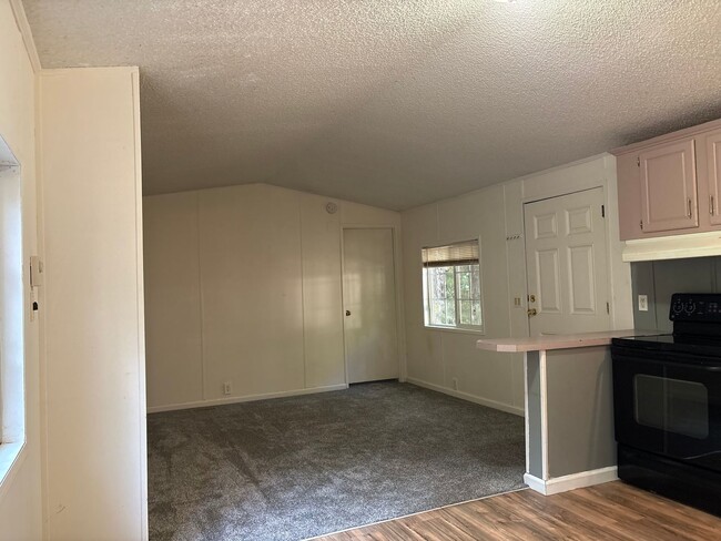 Building Photo - 14822 Magalia Dr