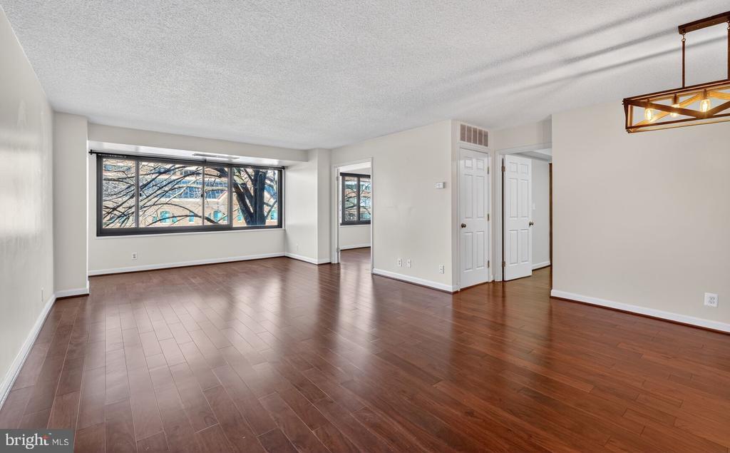 Foto principal - 1077 30th St NW