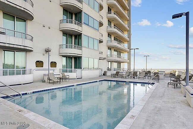 Foto del edificio - 2060 Beach Blvd