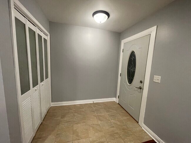 Building Photo - 553 Lynn Ct
