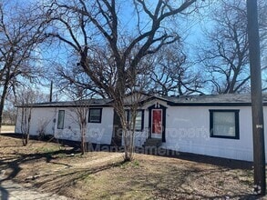 Building Photo - 404 E Westhill Dr