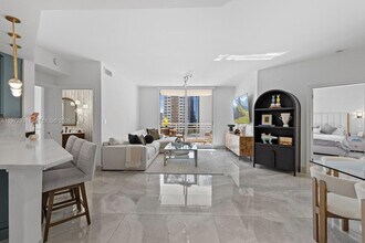 Building Photo - 888 Brickell Key Dr