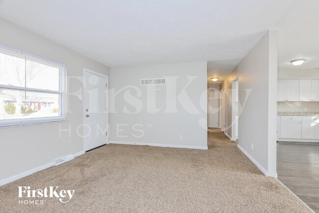 Foto del edificio - 8 Oak Dr