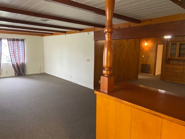 View of the living room from the front door - 825 Mathew St