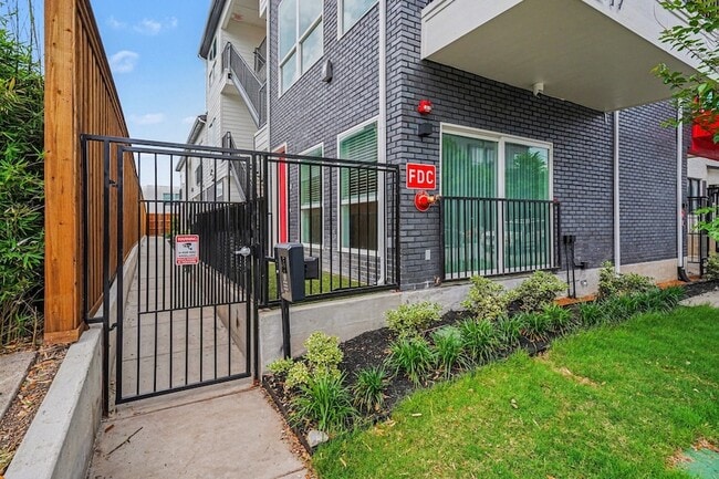 Photo - 2217 N Fitzhugh Ave Apartment