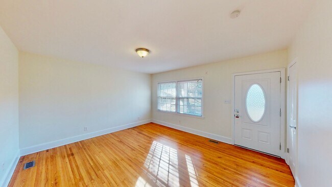 Building Photo - 5701 Ruth Dr