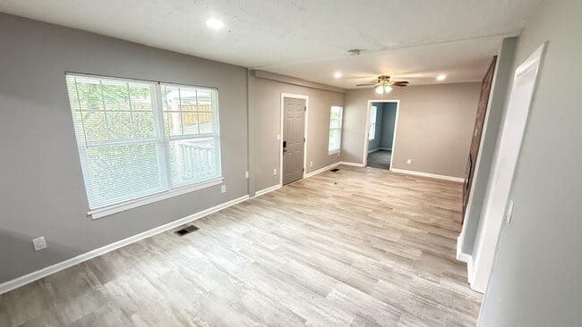 Building Photo - 781 Riverside Pkwy