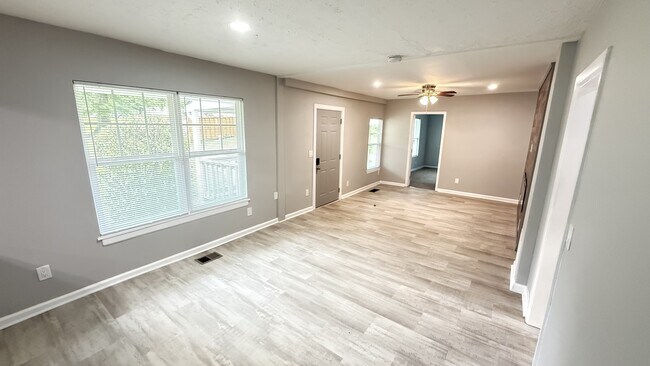 Foto del edificio - 781 Riverside Pkwy