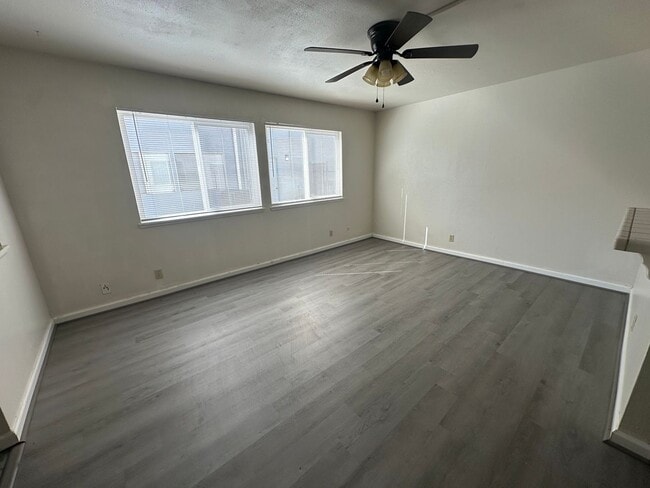 Foto del edificio - Water, Sewer, Garbage paid