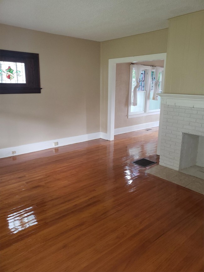 Building Photo - 2327 Eastbrook Dr