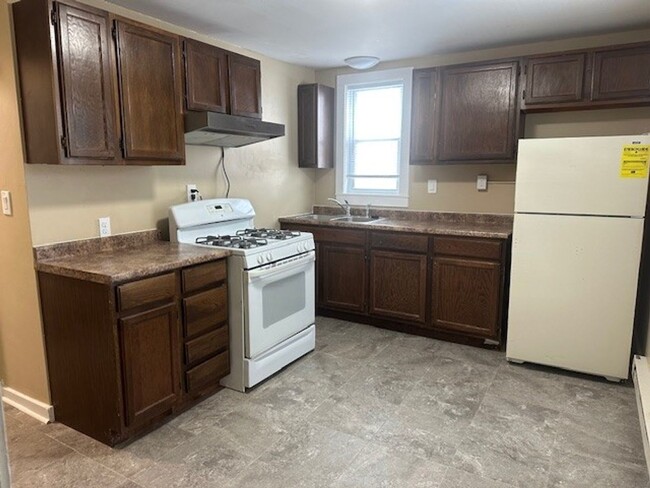 Building Photo - 1 Bedroom 1 Bathroom 2nd Floor Apartment F...