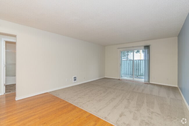 2 habitaciones, 1 baño, 850 pies cuadrados, sala de estar - Autumn Oaks
