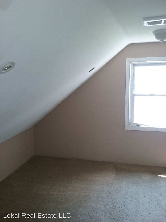Building Photo - 3 br, 1 bath House - 13341 Wainfleet Ave