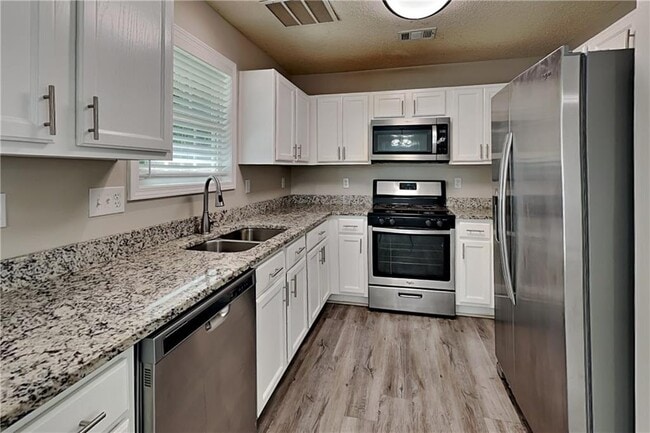 Foto del edificio - 100 Rosemont Ct