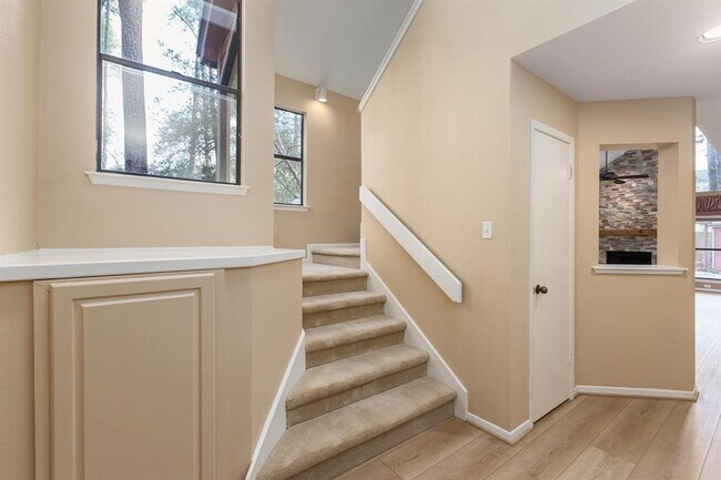 Building Photo - 25 N Mossrock Rd