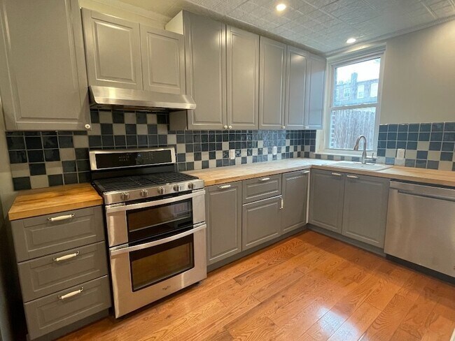 Photo - 682 E 42nd St Apartment