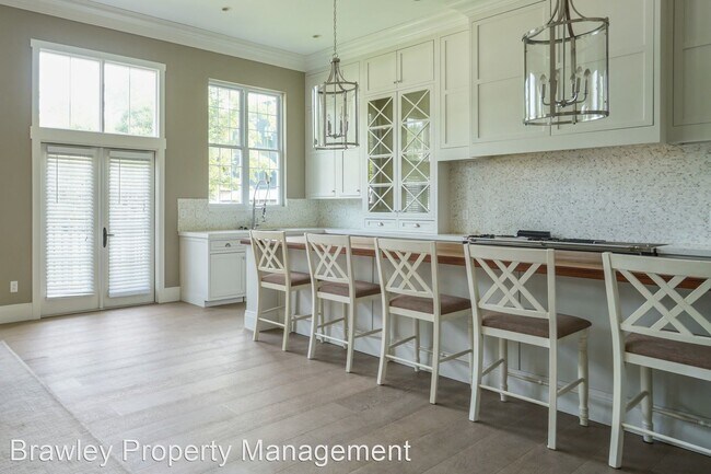 Foto del edificio - 5 br, 3.5 bath House - 431 E. 10th St