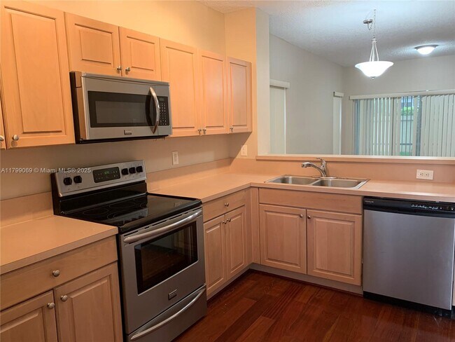 Foto del edificio - 12210 S W 8th Ct