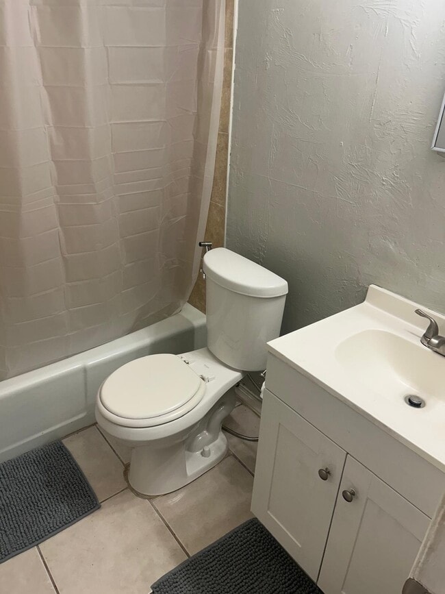 Foto del edificio - 6135 Markland Ave