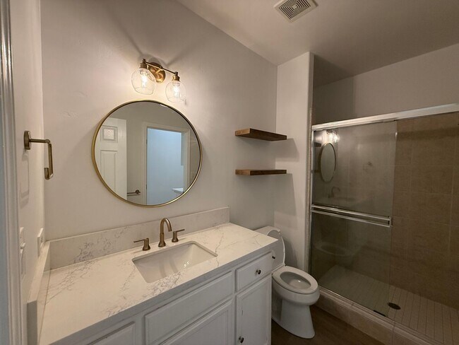 Foto del edificio - Stunning NW Bakersfield Home