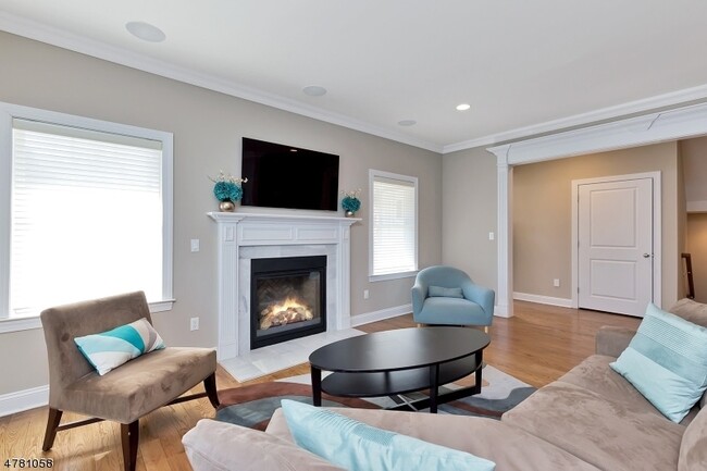 Building Photo - 1B Foley Pl