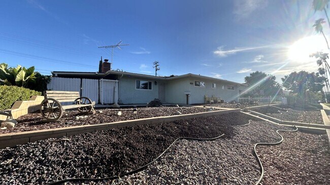 Building Photo - HUGE PRICE REDUCTION! Charming 4 Bedroom 2...