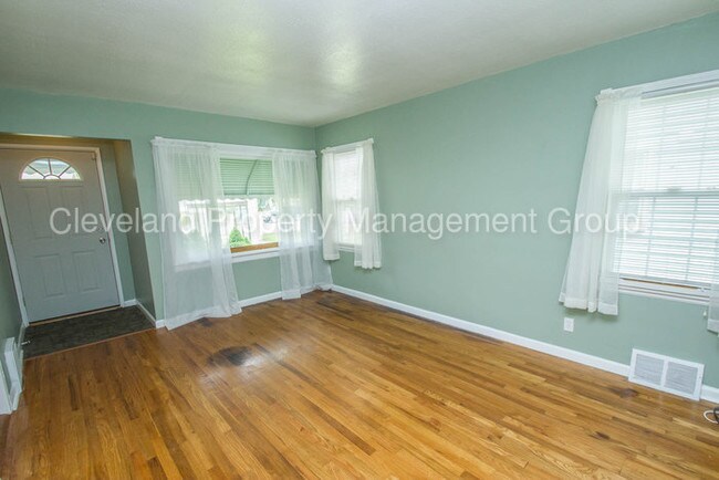 Building Photo - 5943 Broadview Rd