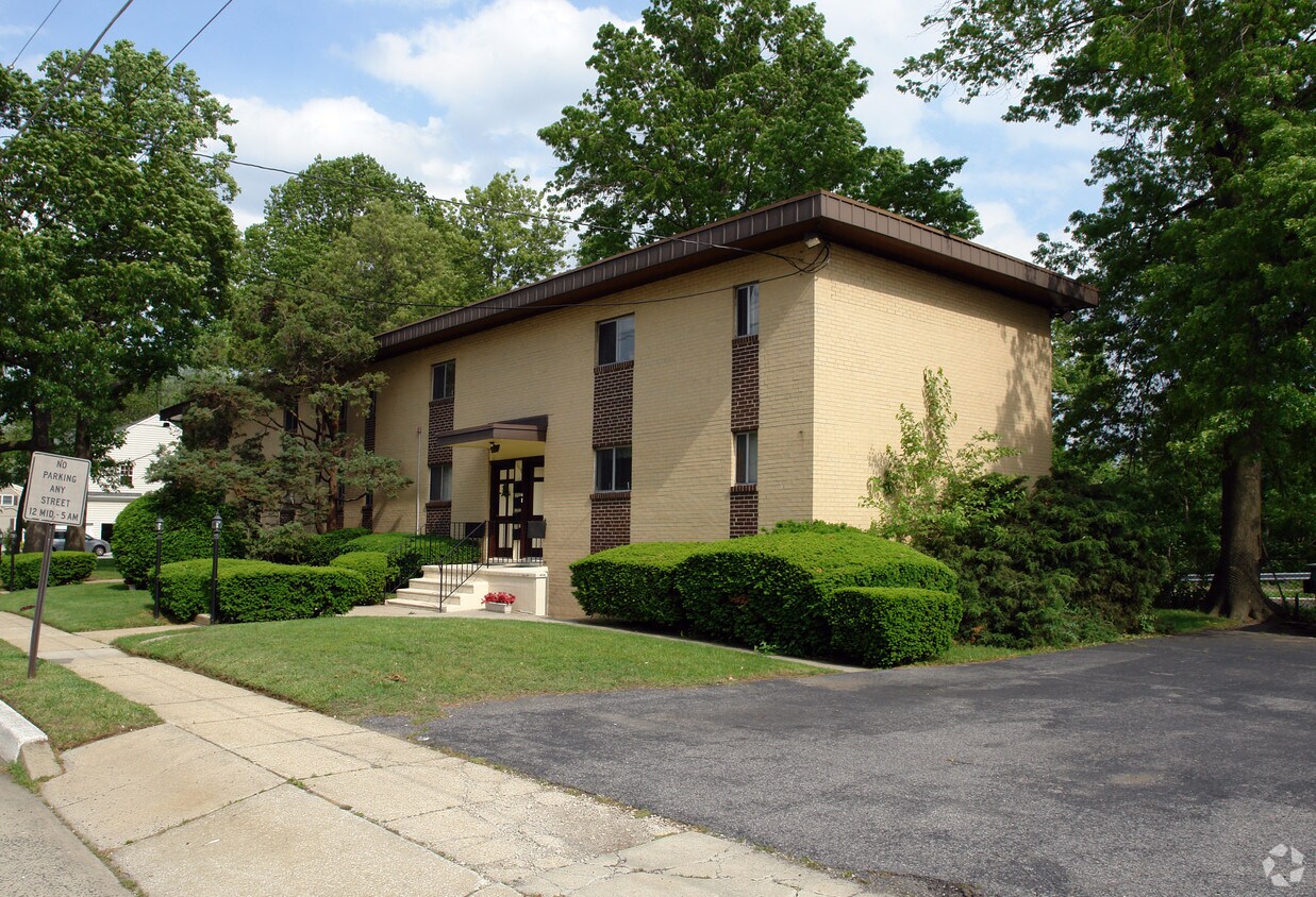 Building Photo - 2032-2036 Maple Ave