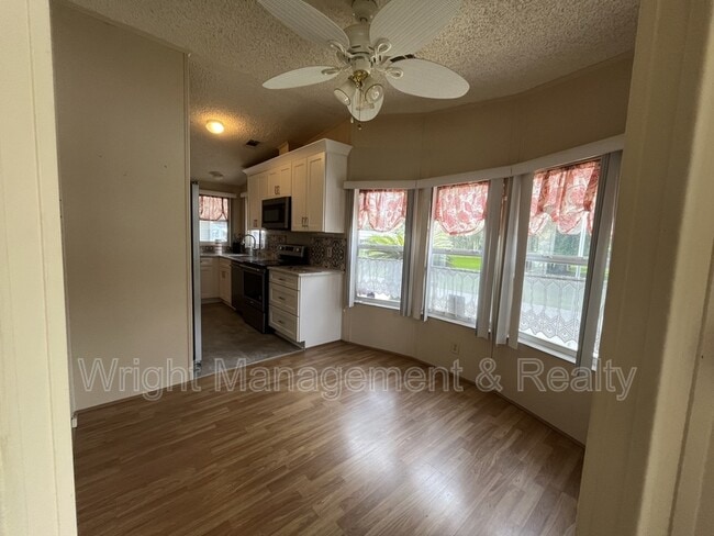 Building Photo - 38202 Woodgate Ln