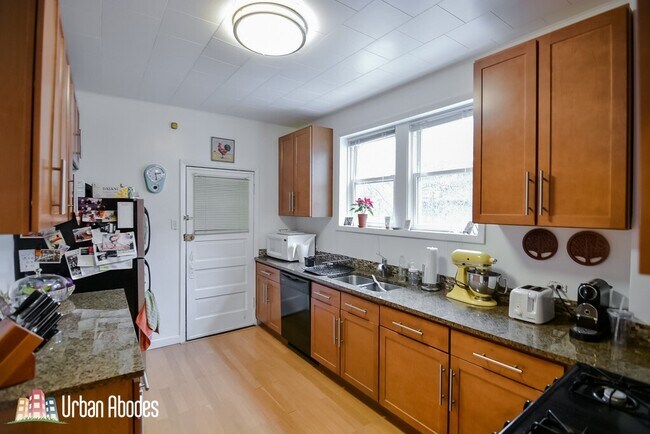 Foto del edificio - 3509 N Marshfield Ave
