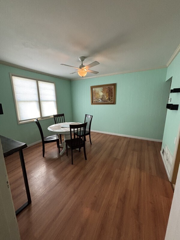 Foto del edificio - 1679 Fowler Ave