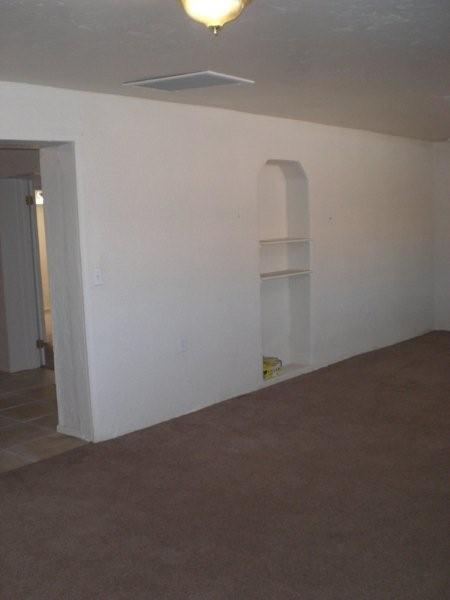 Building Photo - 1025 S Kroeger Ln