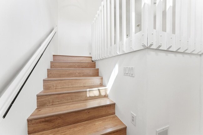 Building Photo - 18 Via de Casas Sur