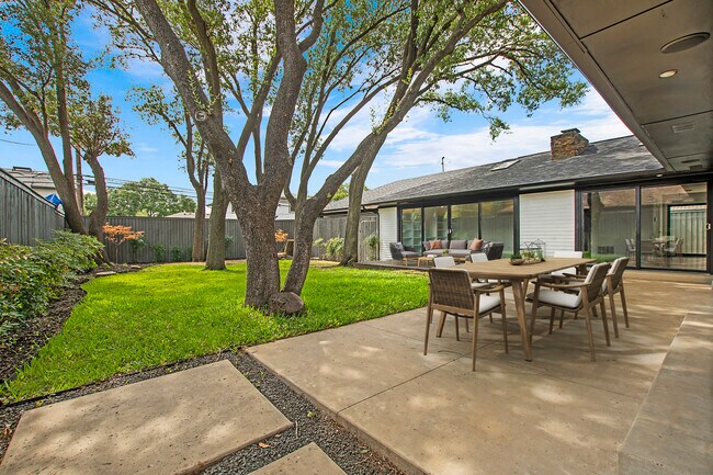 Foto del edificio - 6742 E Mockingbird Ln
