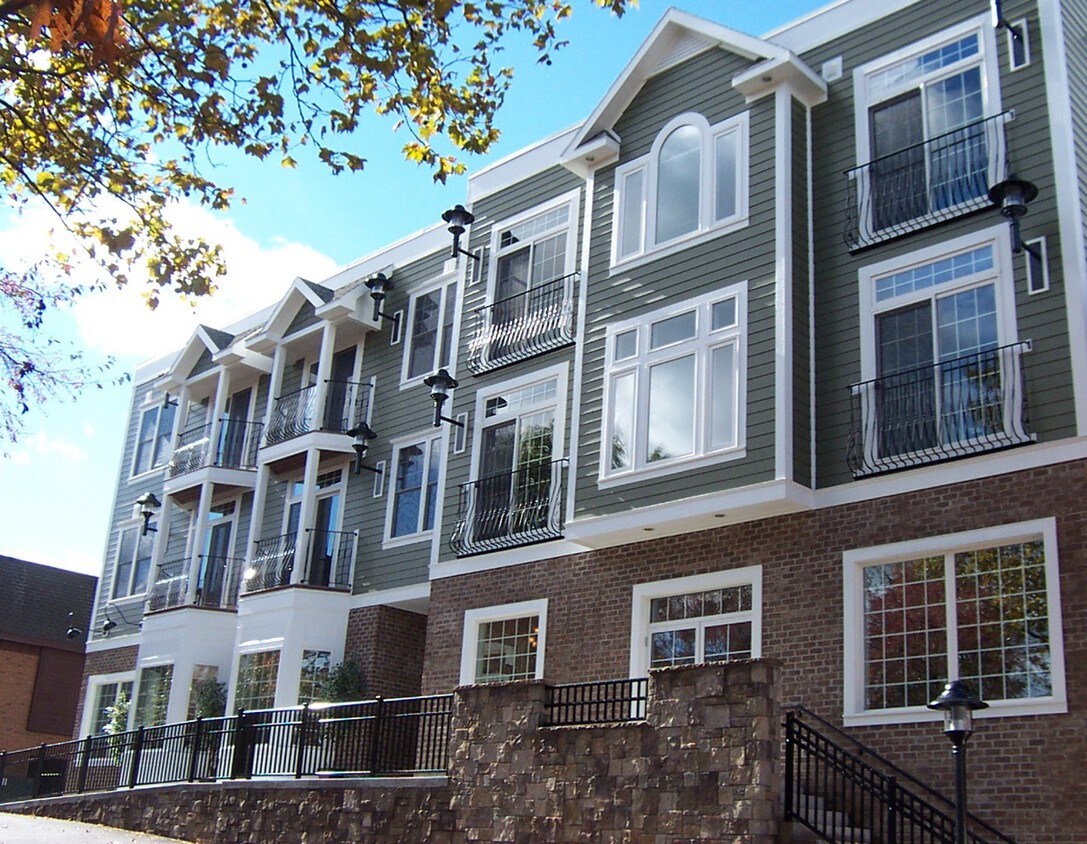 Primary Photo - 36 West Ave