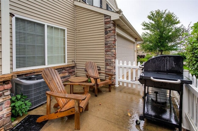 Foto del edificio - Spacious 2-Bedroom Townhome in Prime West ...