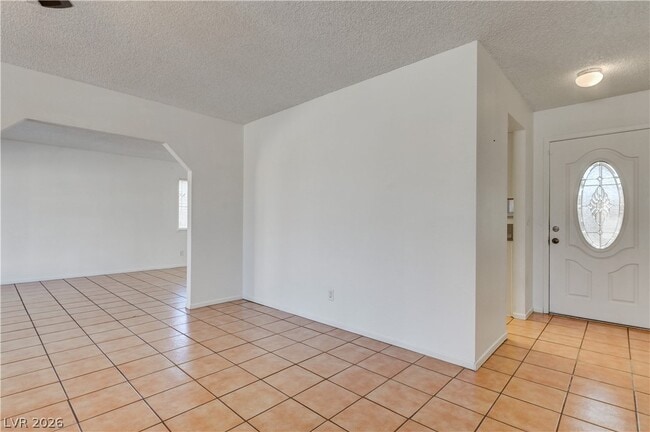 Building Photo - 707 Honeybee Ct