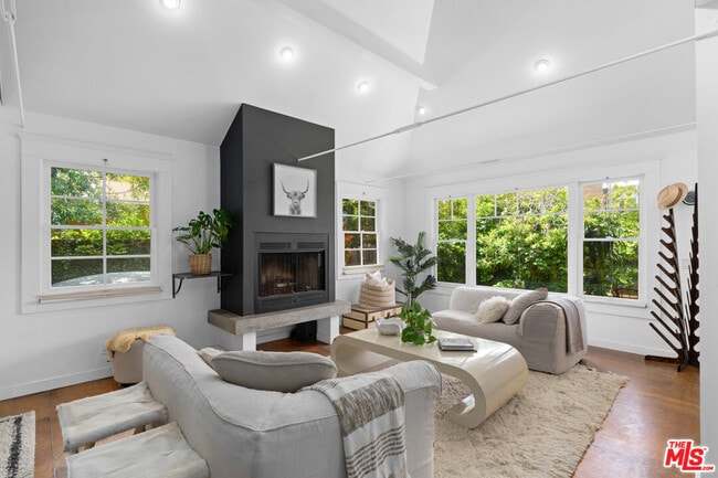 Building Photo - 340 5th Ave